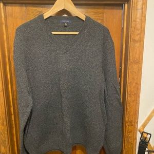 Men’s lambs wool  v neck pullover sweater